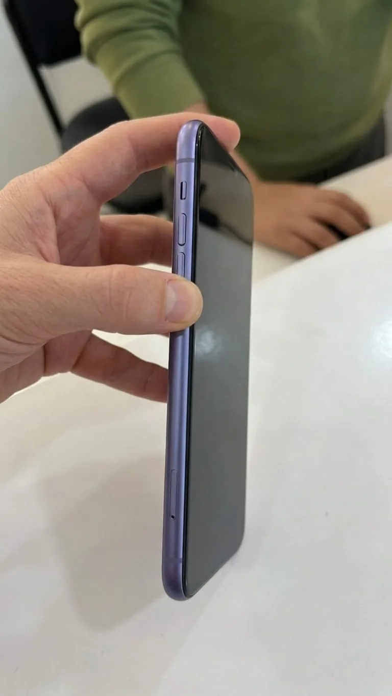 Celular en proceso de diagnóstico y reparación